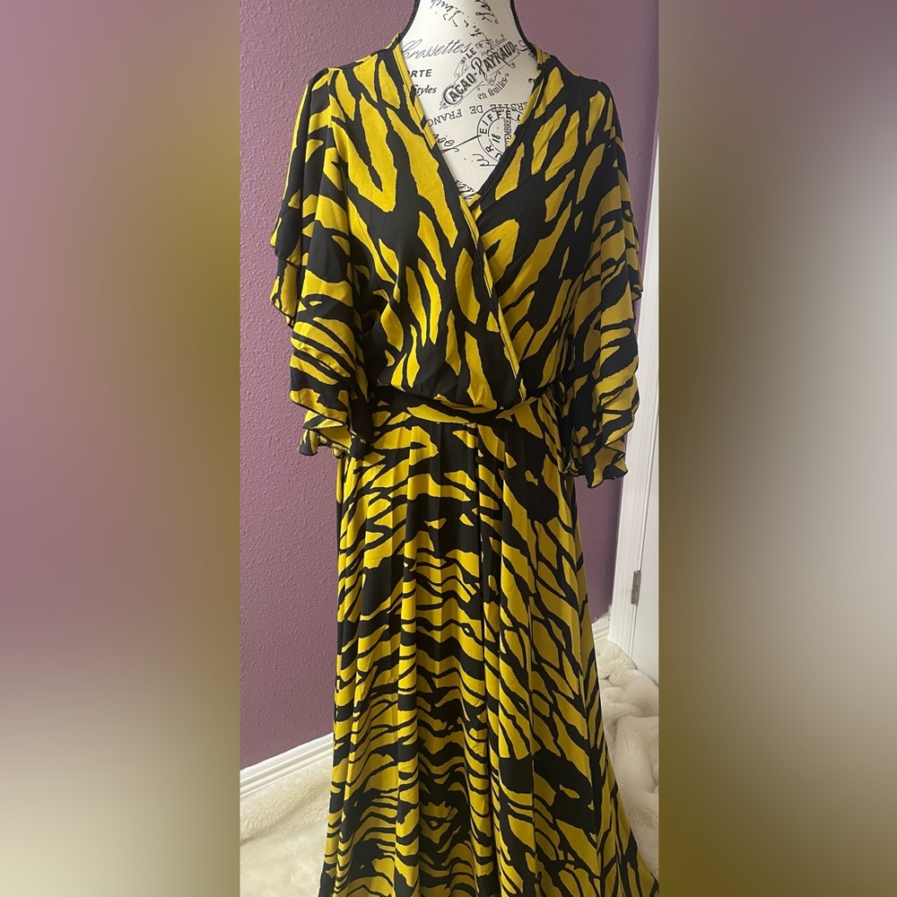 Elegant Yellow and Black Long Sleeve Dress